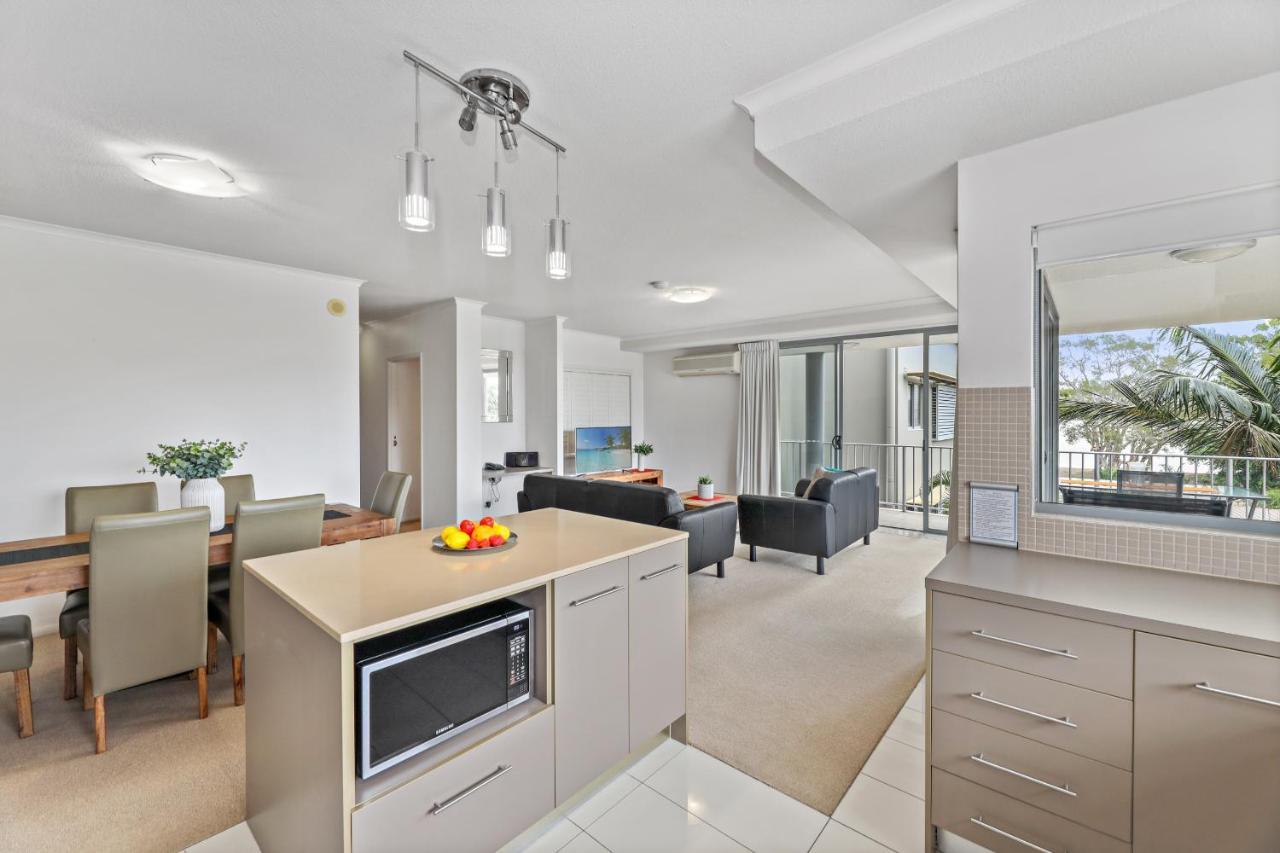 On The Bay Apartments Bongaree Екстер'єр фото