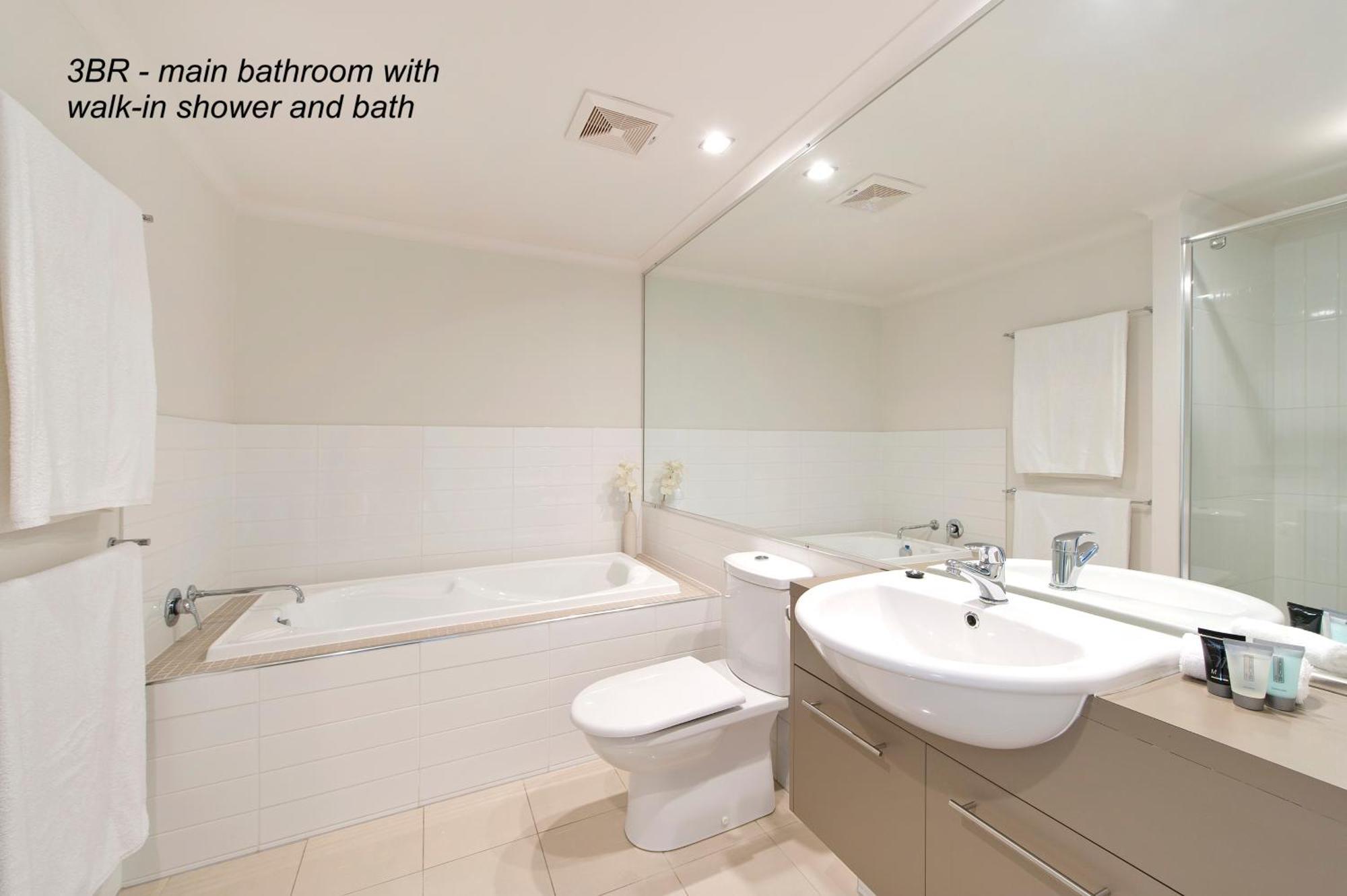 On The Bay Apartments Bongaree Екстер'єр фото