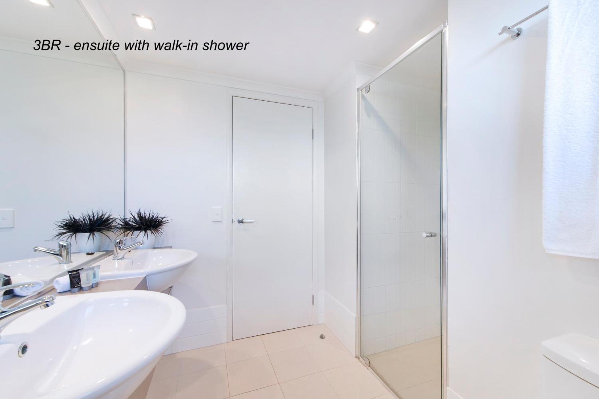 On The Bay Apartments Bongaree Екстер'єр фото