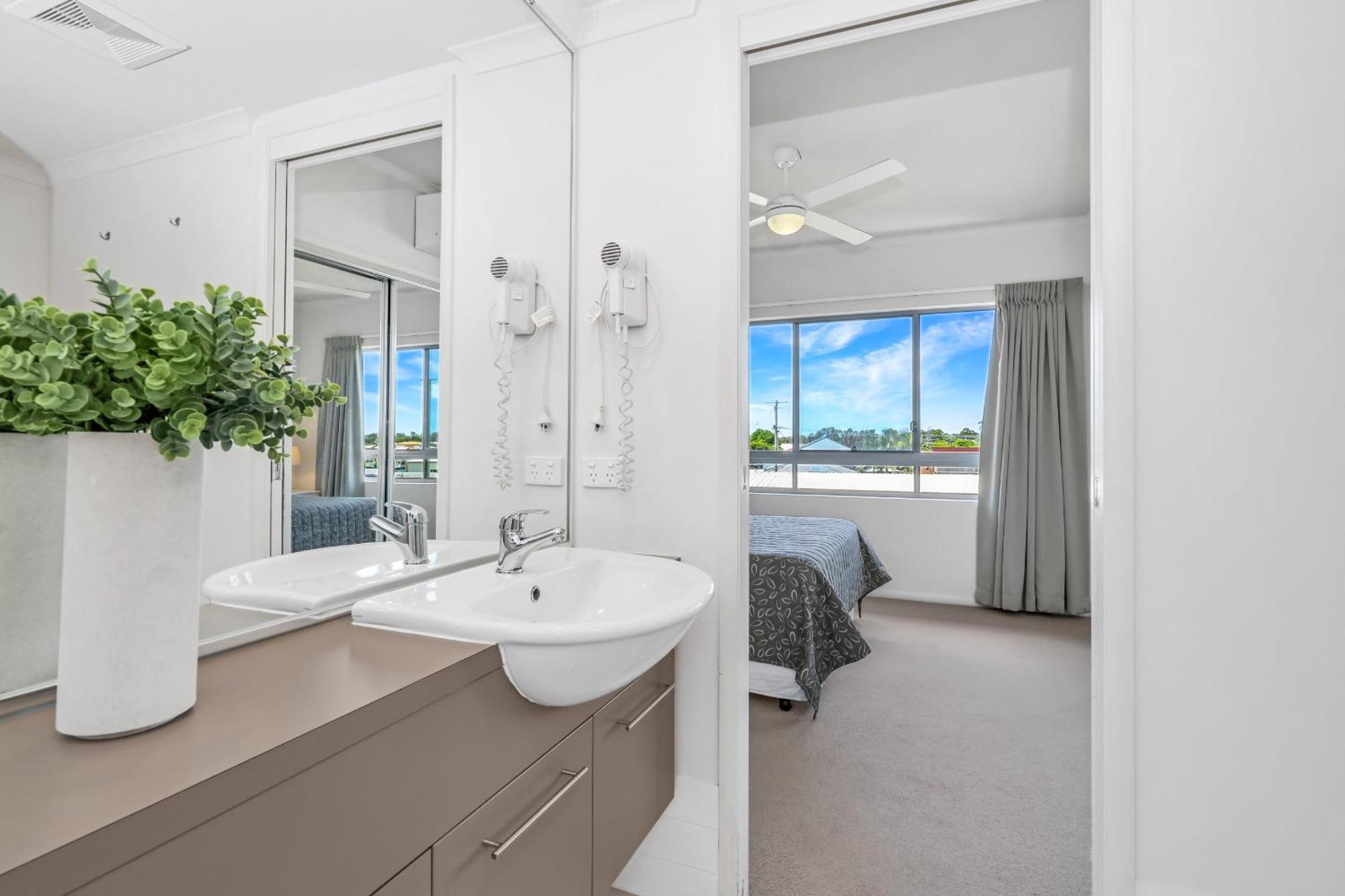On The Bay Apartments Bongaree Екстер'єр фото